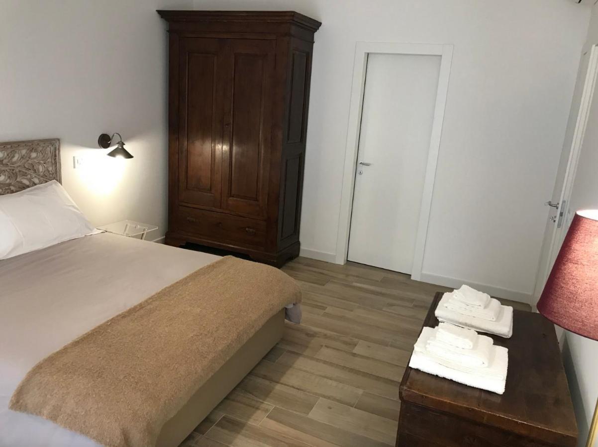 Bellhome 1 - Elegante Appartamento Nel Centro Di Bari Bagian luar foto