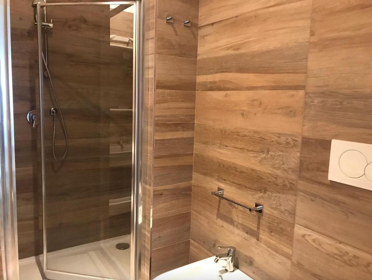 Bellhome 1 - Elegante Appartamento Nel Centro Di Bari Bagian luar foto